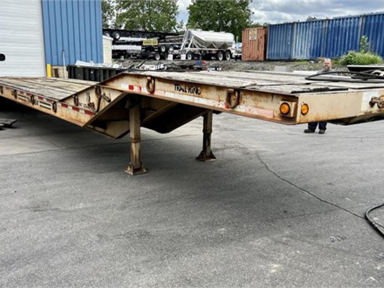 Used 2001 TRAIL KING FIXED NECK LOWBOY W/ HYDRAULIC RAMPS For Sale in
