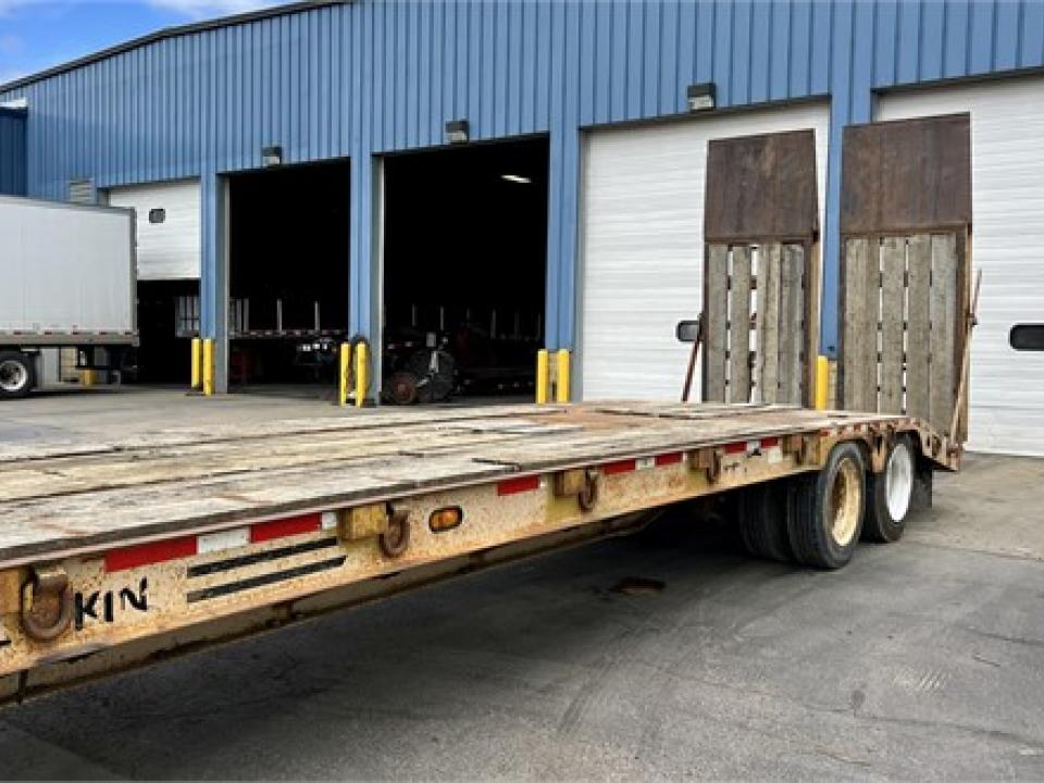 Used 2001 TRAIL KING FIXED NECK LOWBOY W/ HYDRAULIC RAMPS For Sale in
